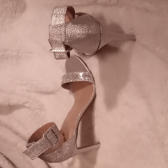 Mix no.6 silver heels, size 6.5 - Picture 2 of 3